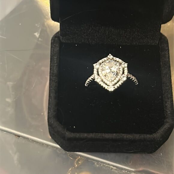 925 sterling silver 2 ct pear shape Moissanite & CZ ring size 7 - Picture 2 of 4
